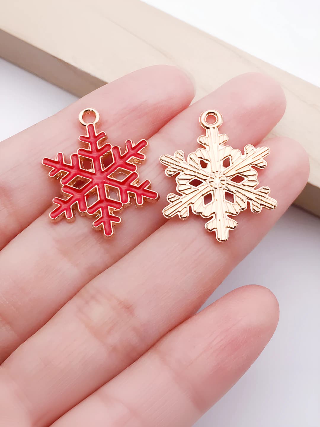 Red, enamel, 24x19mm, 1.6g, 25462