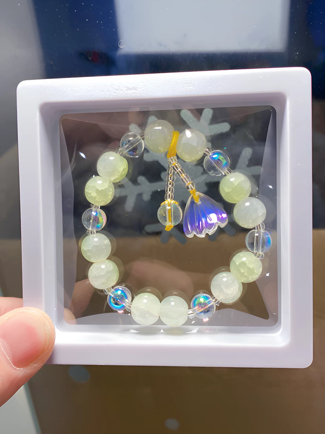 Fish tail green milky ice bracelet (box)