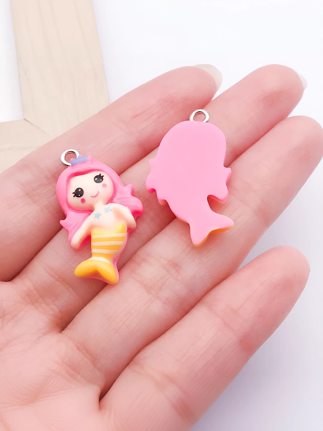Rose red hair resin ocean mermaid 29x17x6mm-1.2g