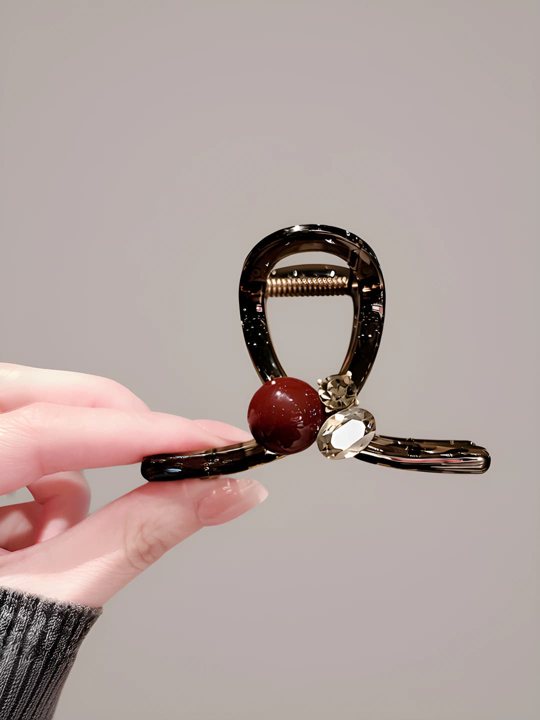Clip with red pearl and rhinestones