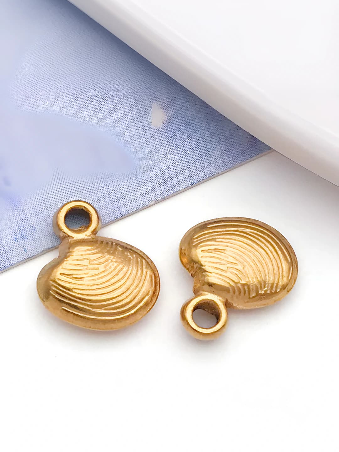 1 dona 9x11x3mm, 1.8mm teshik, to'liq kichik qadafon - 0.96g