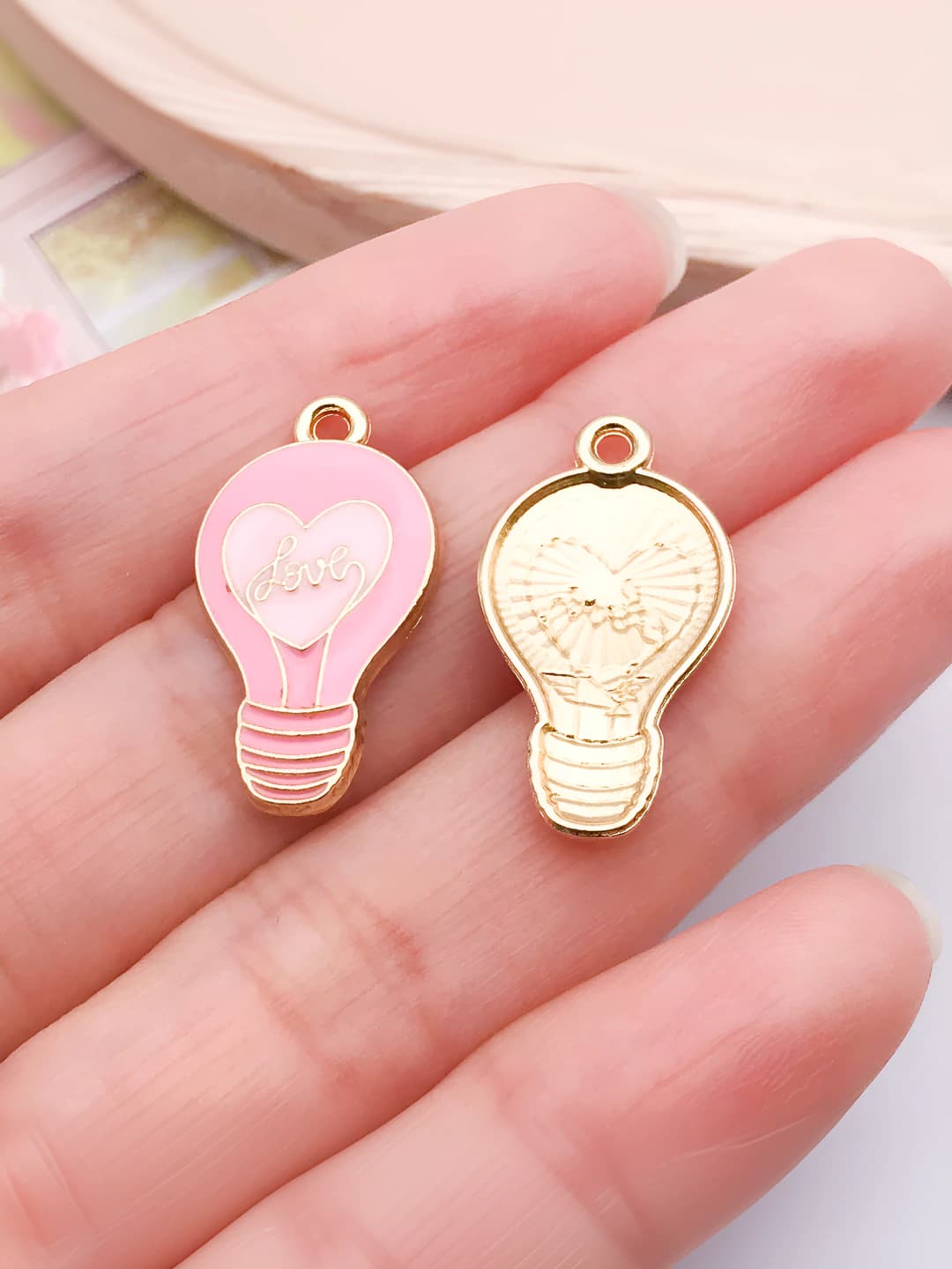 Pink bulb heart - 24x13mm