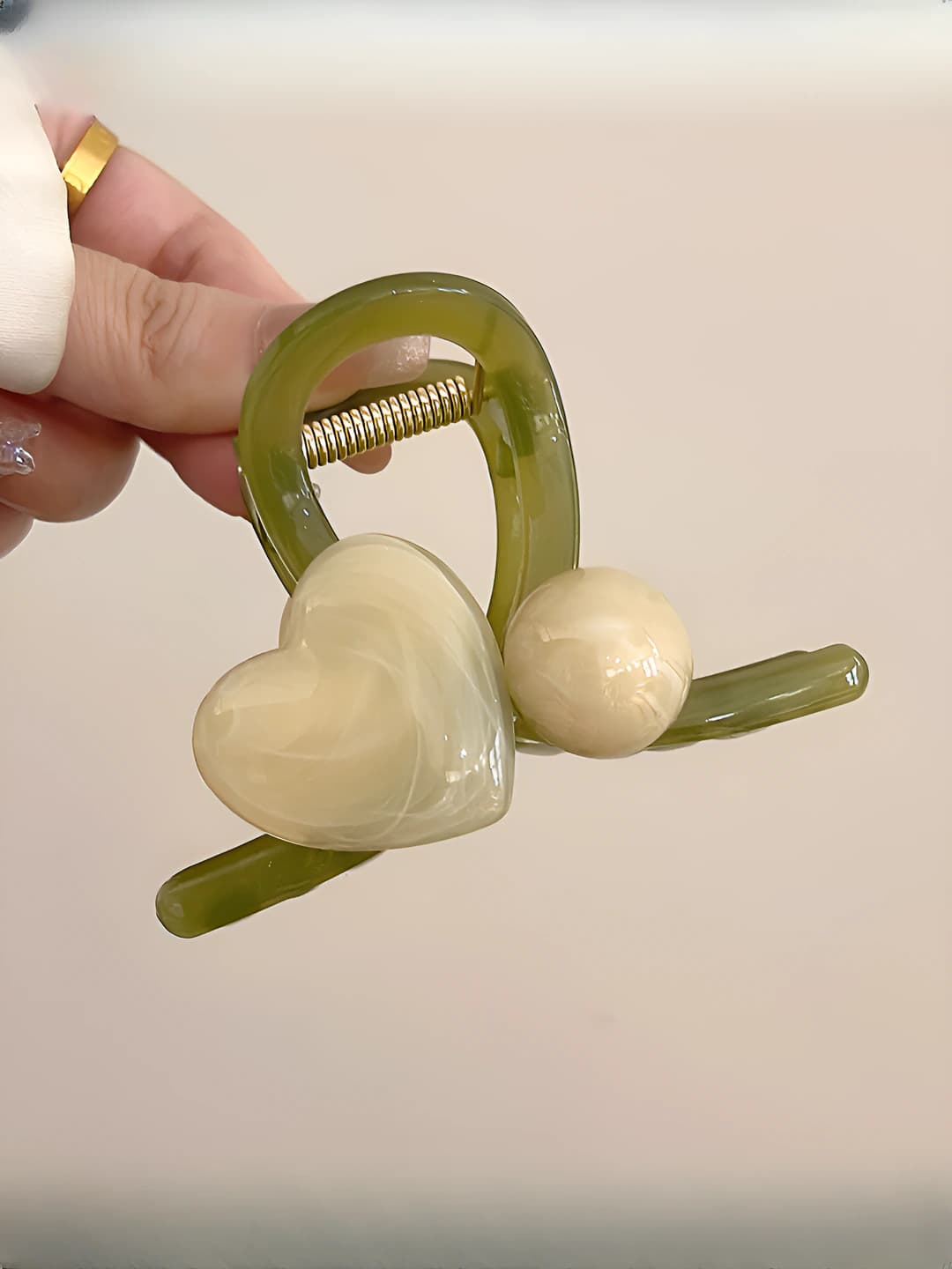 Beige heart (8 cm)
