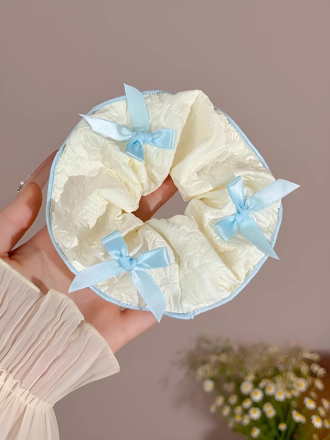 1# Blue-white bow (White)