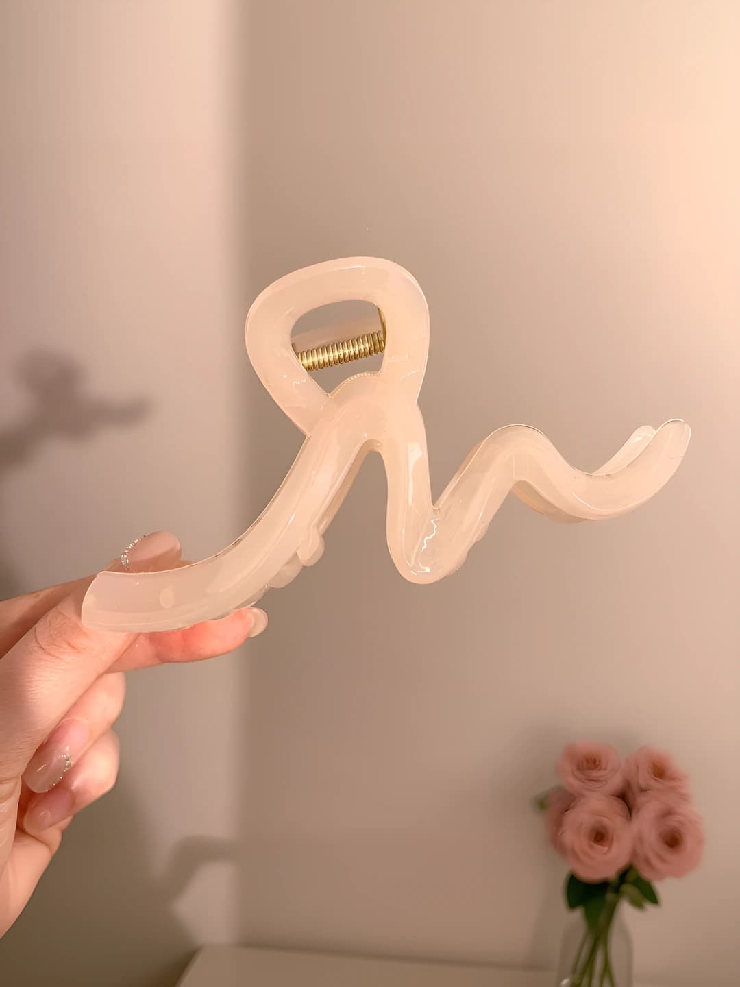 Wavy clear white clip (~14 cm)