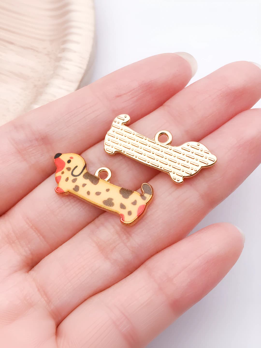 Sariq yuruvchi dachund, 10x25.5mm, 1.4g