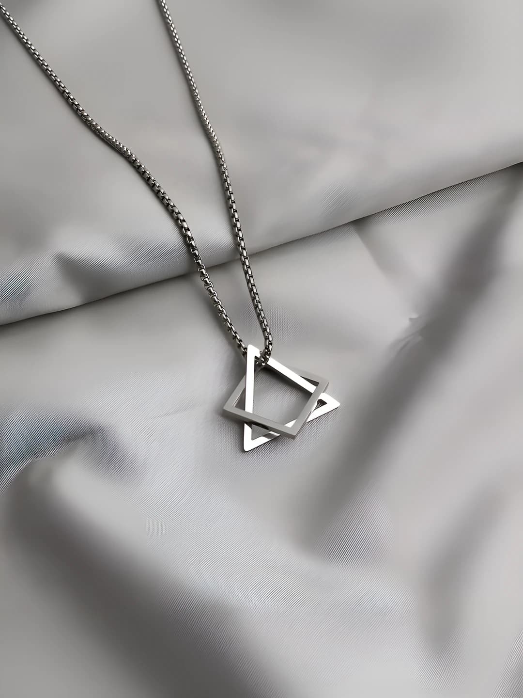 Stainless steel geometric pendant + 70cm pearl chain