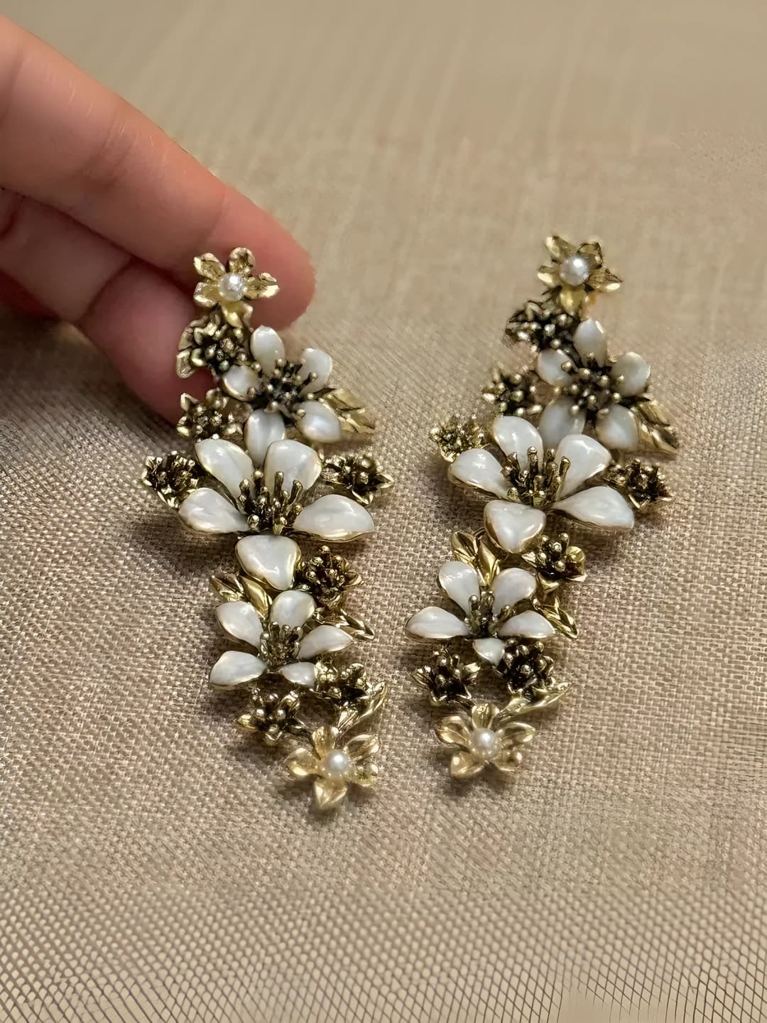 Gold vintage flower earrings