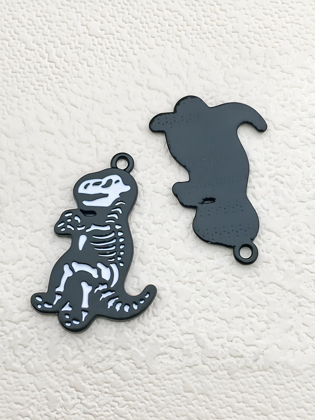 1 pc epoxy dinosaur skeleton 21.5x34mm-3.3g-18104
