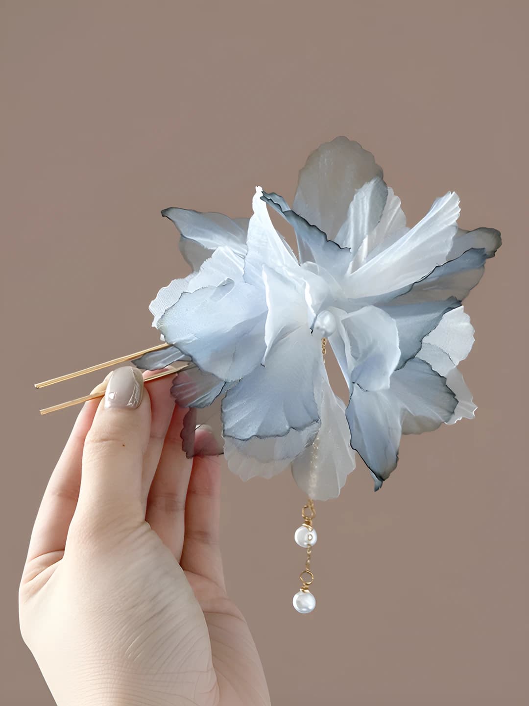 Light blue U-shape flower, 13 cm