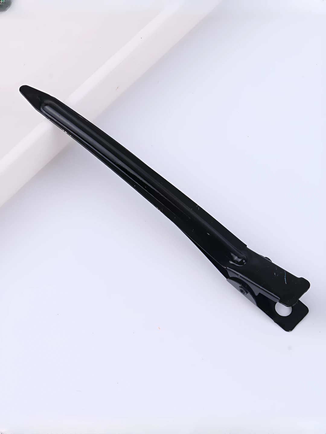Black pointed clip