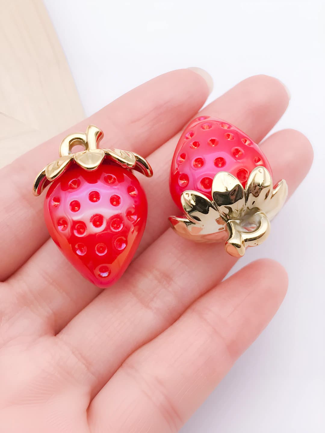 1 pc red AB acrylic strawberry 31x23mm