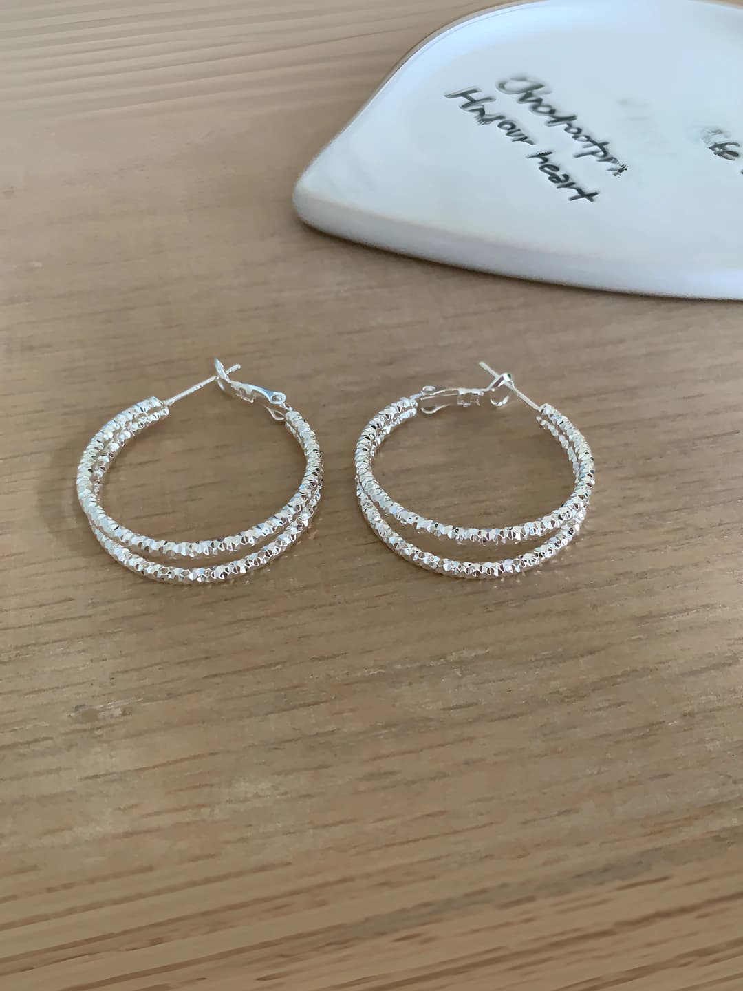 Women's retro double ring earrings with metallic shine