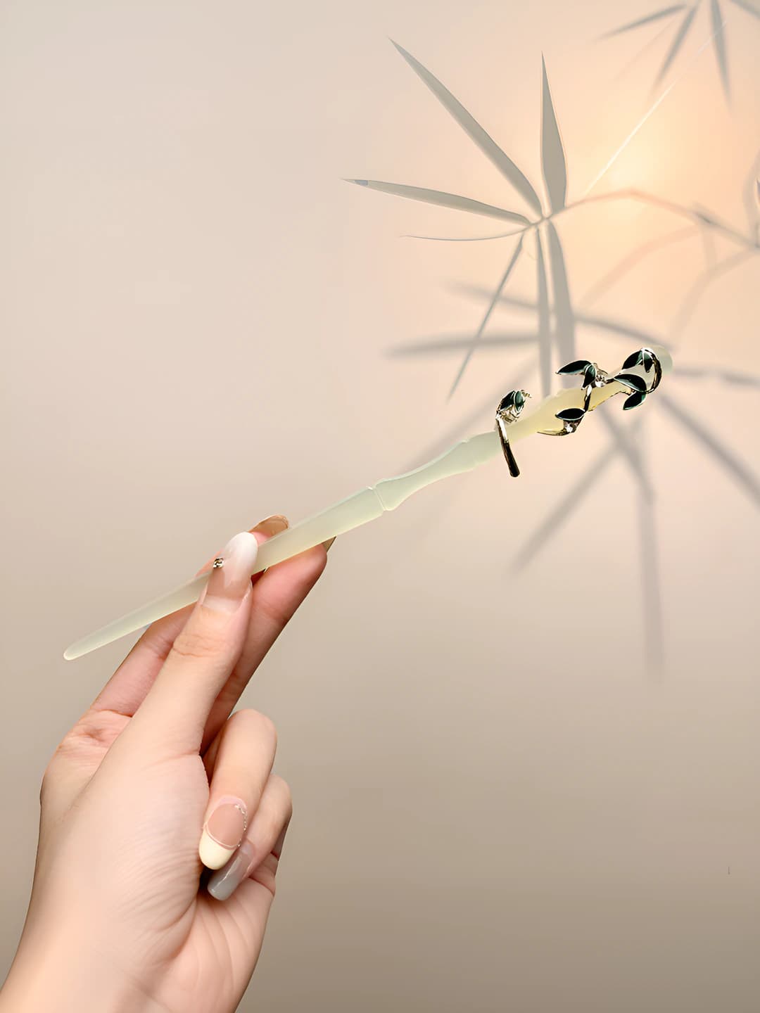 49# Шпилька с драконом на бамбуке, голубые листья (в пакете) (ок. 18 см)