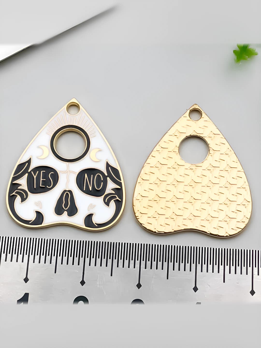 1 pc white kc gold, teardrop, YESNO, 22x26mm, 2.2g