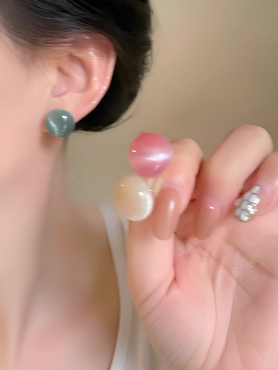 Women's round ball stud earrings, resin, 925 silver, gradient color, minimalist style