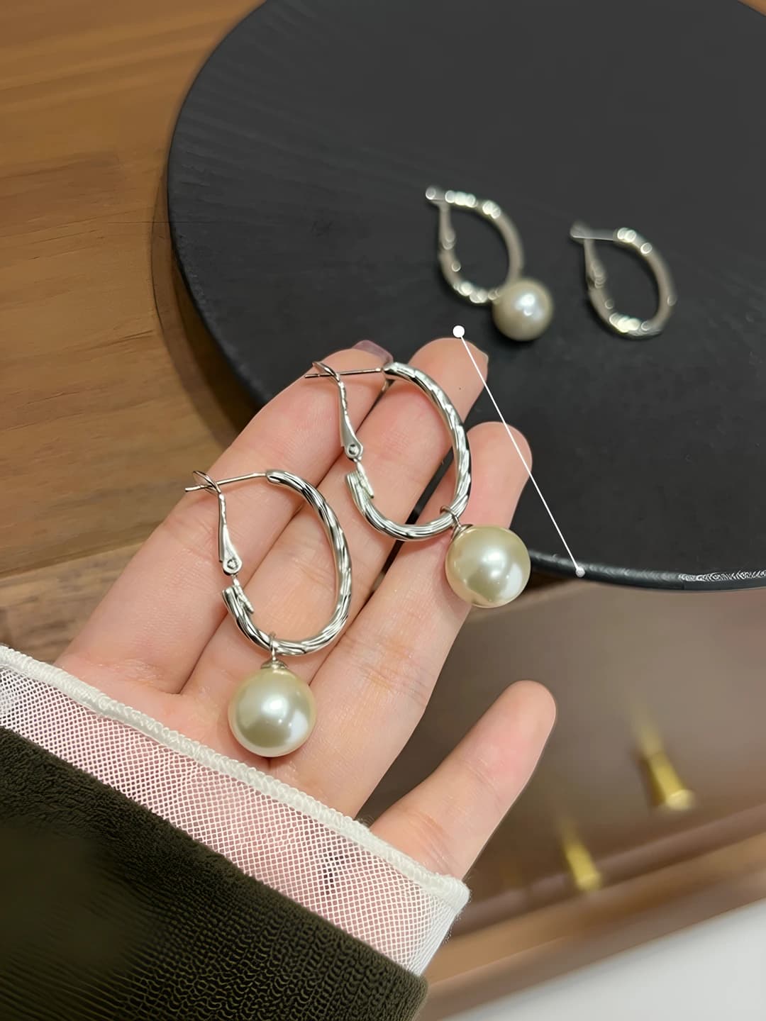 Plain ring pearl pendant