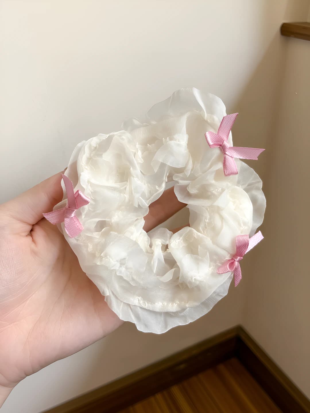2# Pink bow creamy white