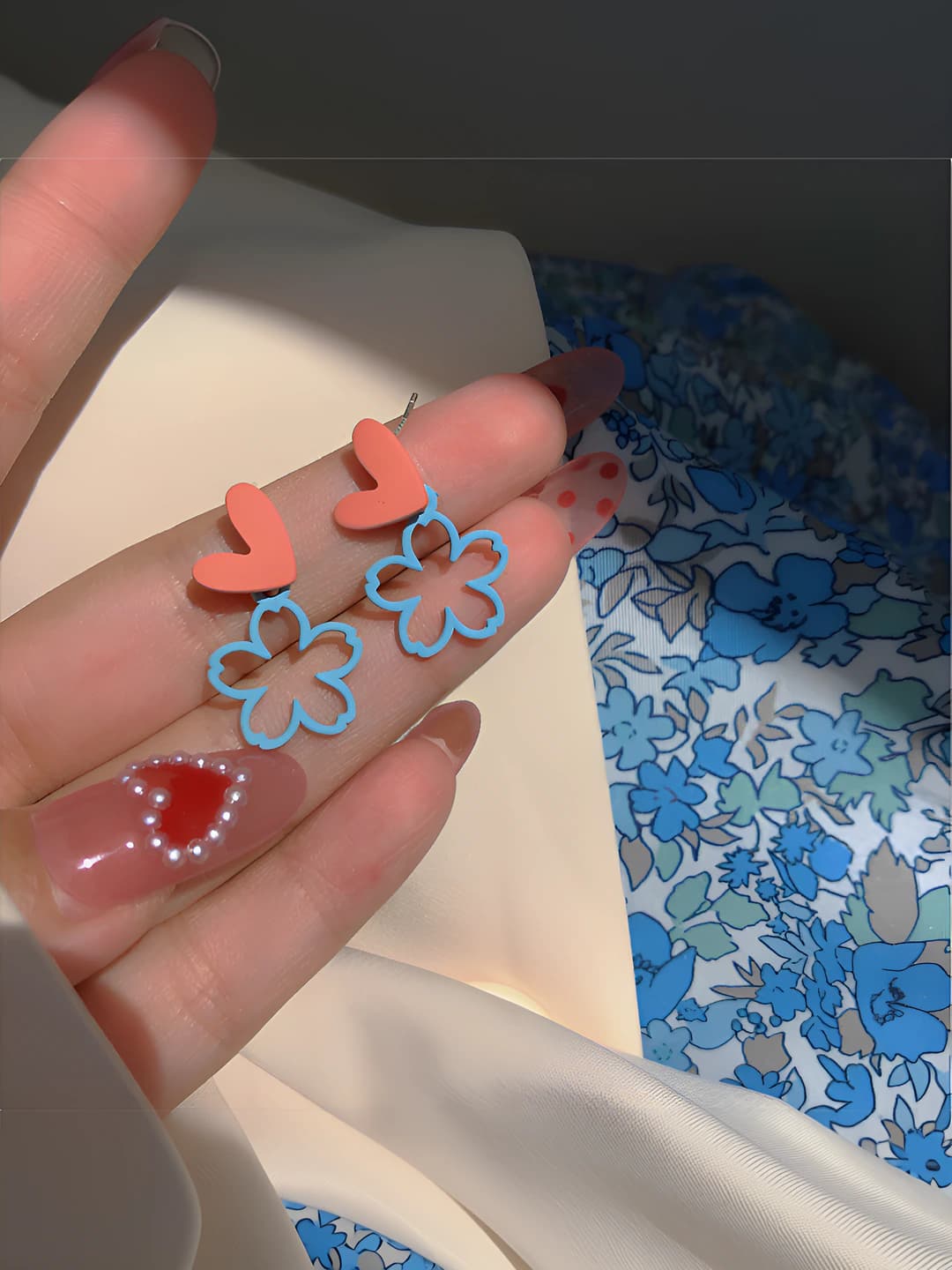 Women's earrings: heart-shaped flowers, contrasting colors, silver posts, summer, for students