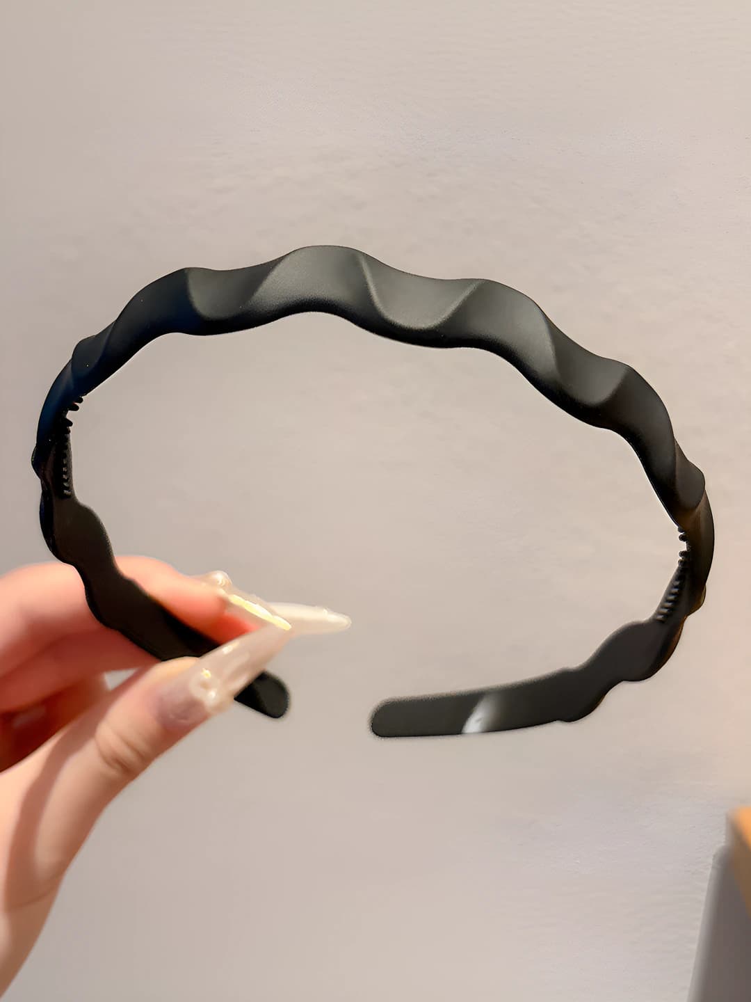 Black wavy headband