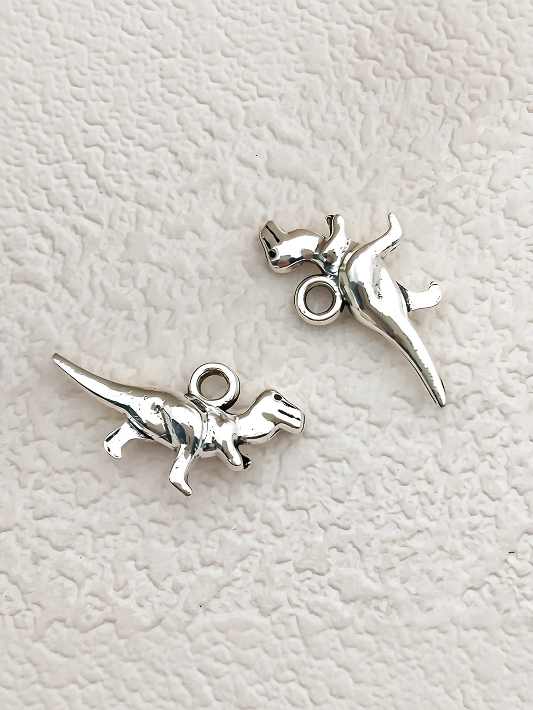 3 pc small dinosaurs 10x20mm-1g-B90