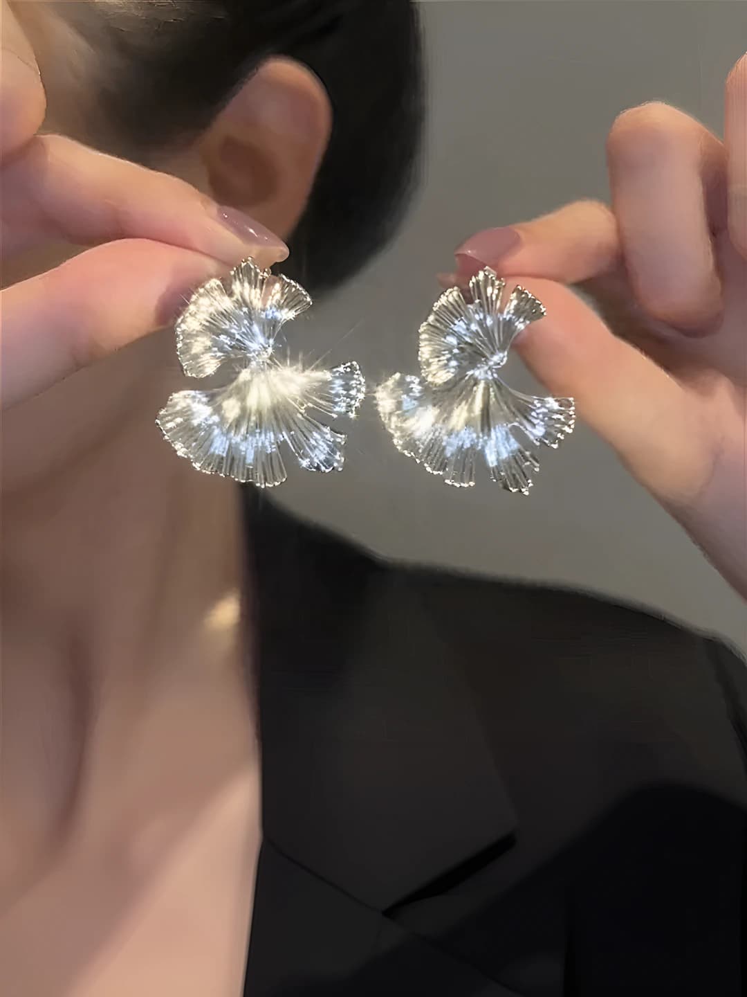 Women's ginkgo leaf shaped simple and versatile earrings