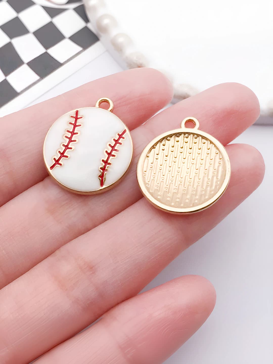 White softball 21x19x3mm