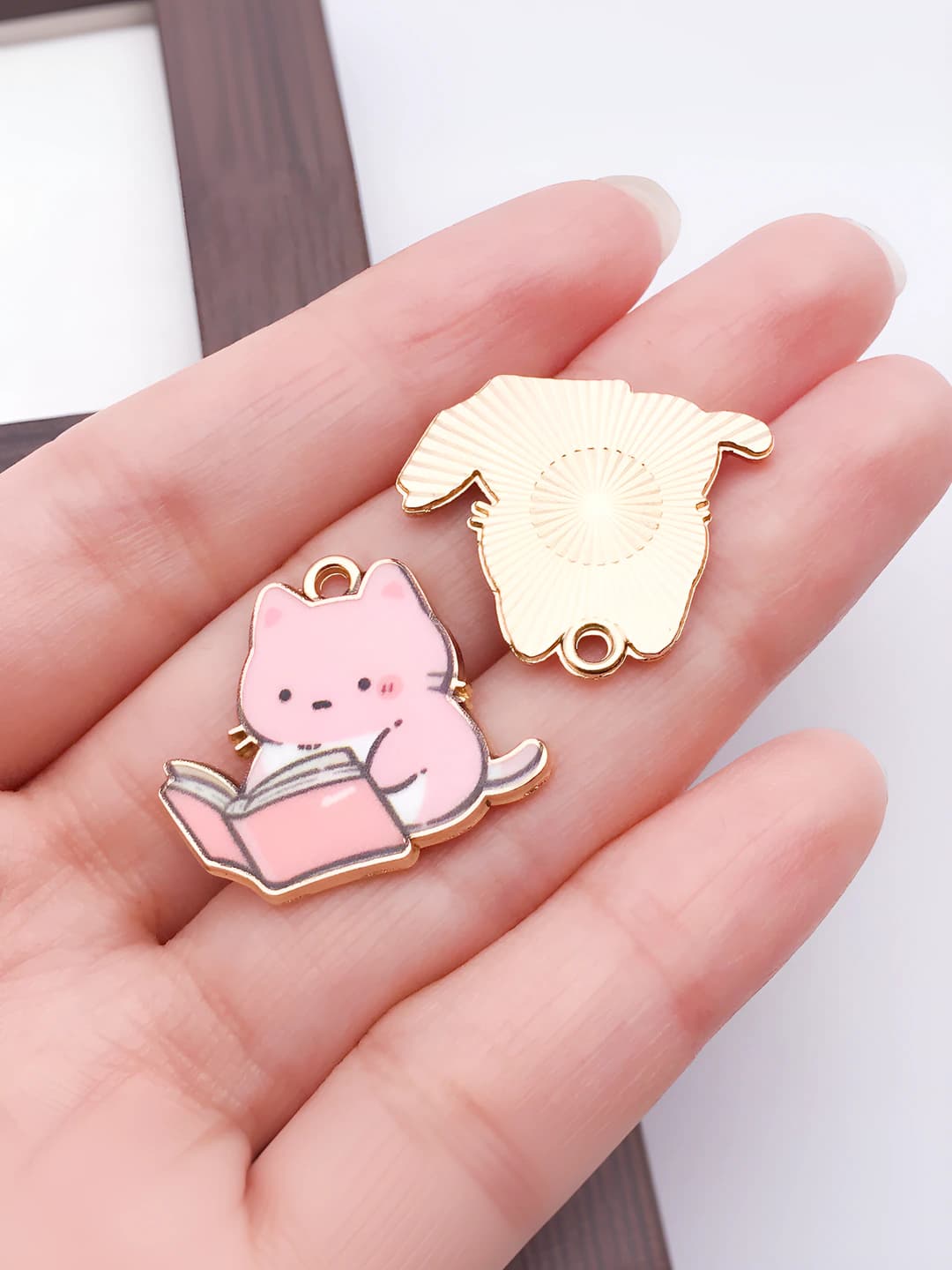 Кошка с принтом книги, 22x25x2mm