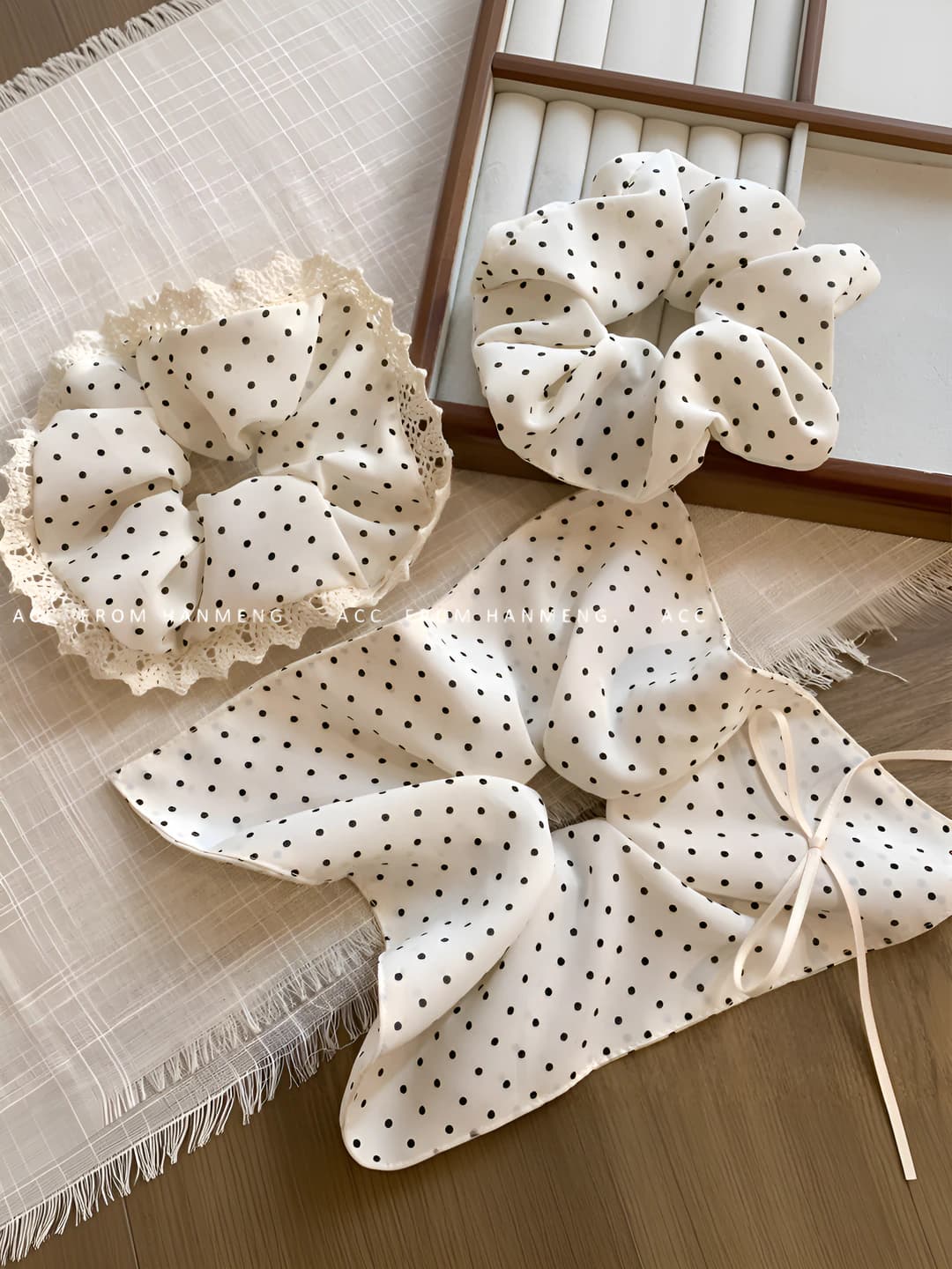 Women's fabric hair scrunchies in Korean style, white polka dot, high stretch, pleated design