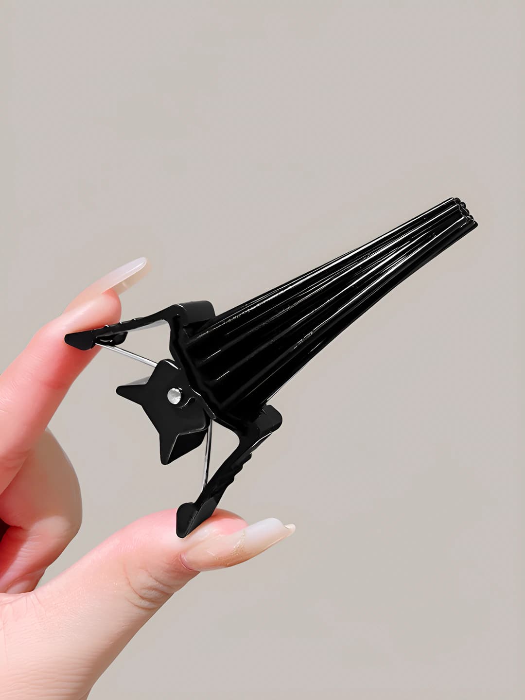 Black root clip ~8.5 cm