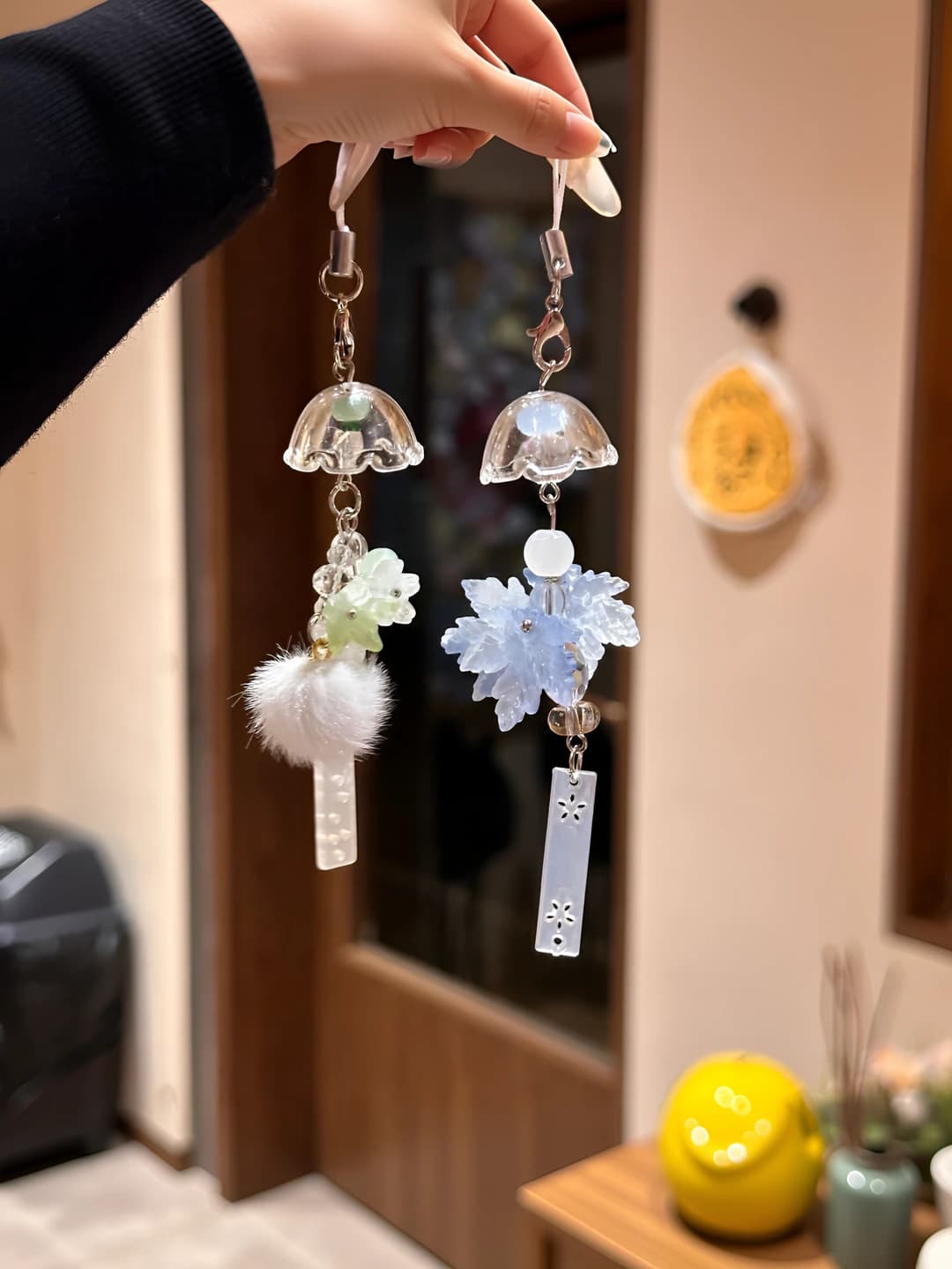 Women's glass keychain charm with jasmine, snow, ice and maple leaf in ins style