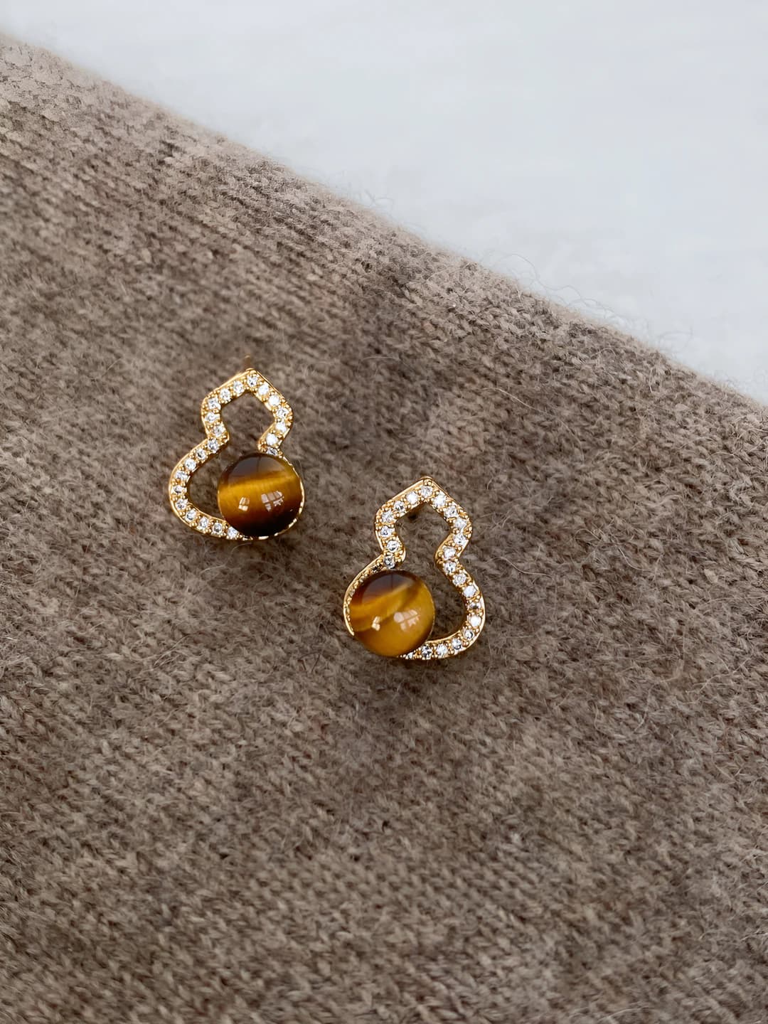 Gold, pair