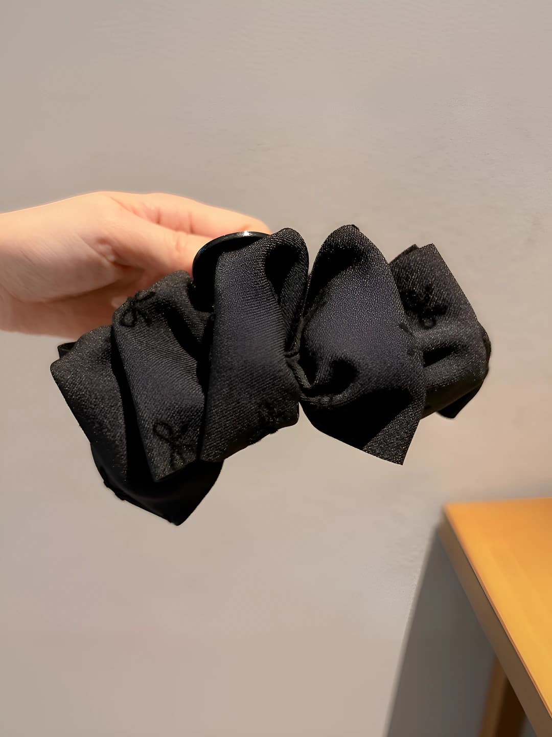 Black, puff bow