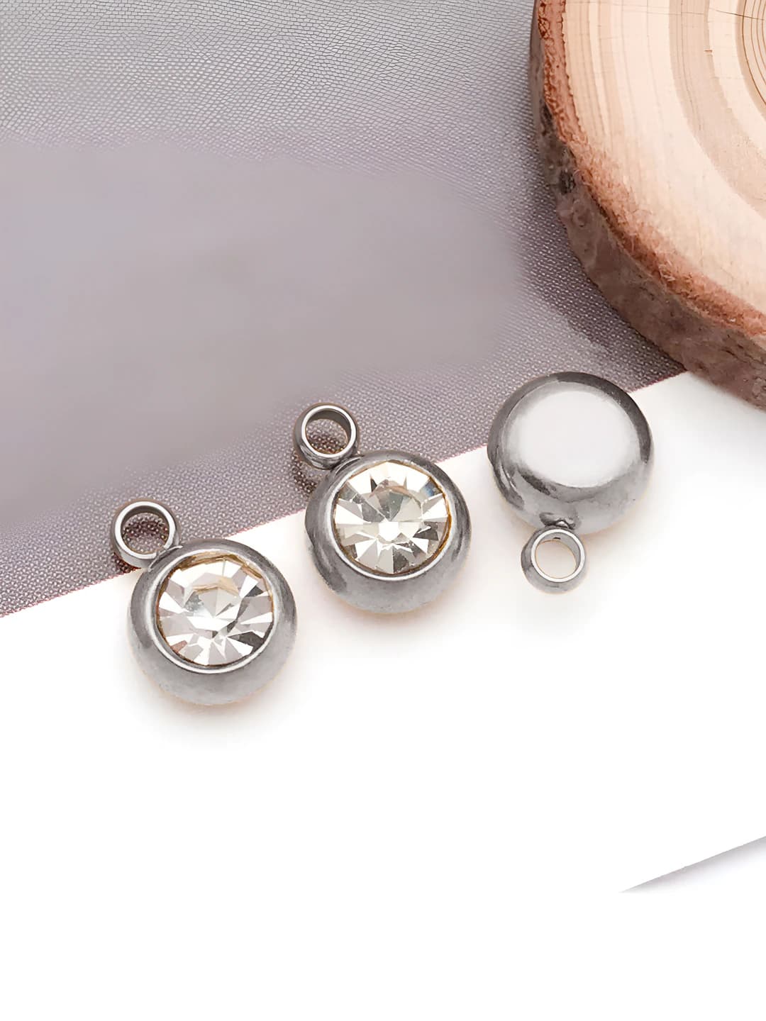1 pc, 6x8.5x4mm, 1.5mm hole, white, steel, 0.5g