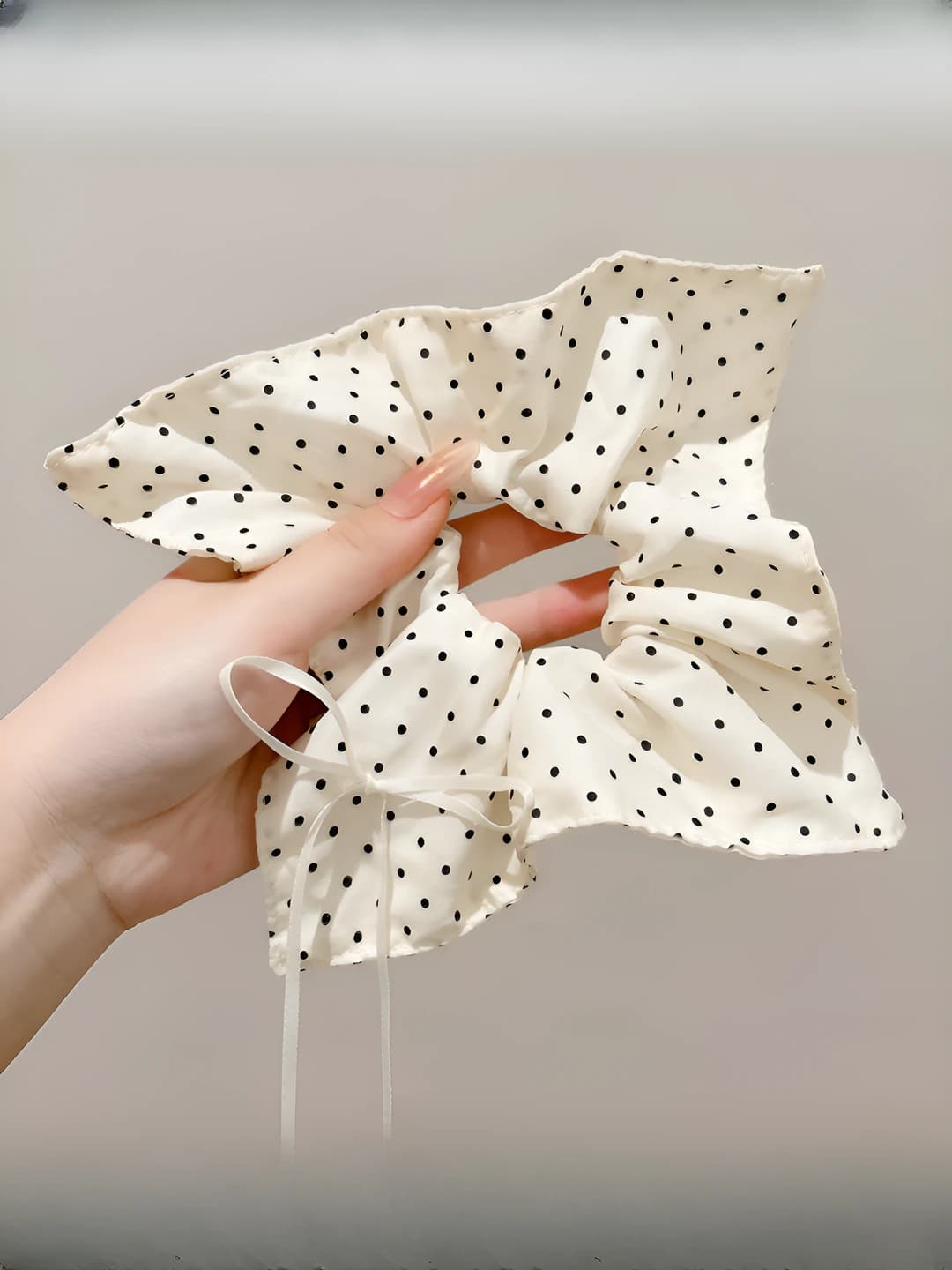 Polka dot bow, 22 cm