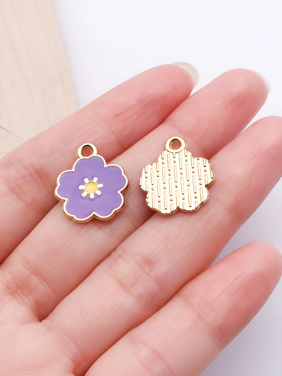 1 pc purple epoxy flower five-petal 18x15x1mm-0.8g