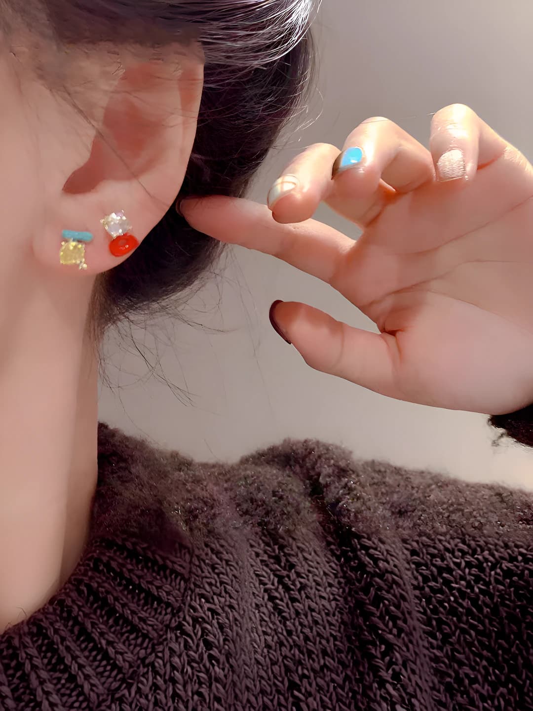 Women's small colorful graffiti letter earrings with shiny resin, spring-summer 2026