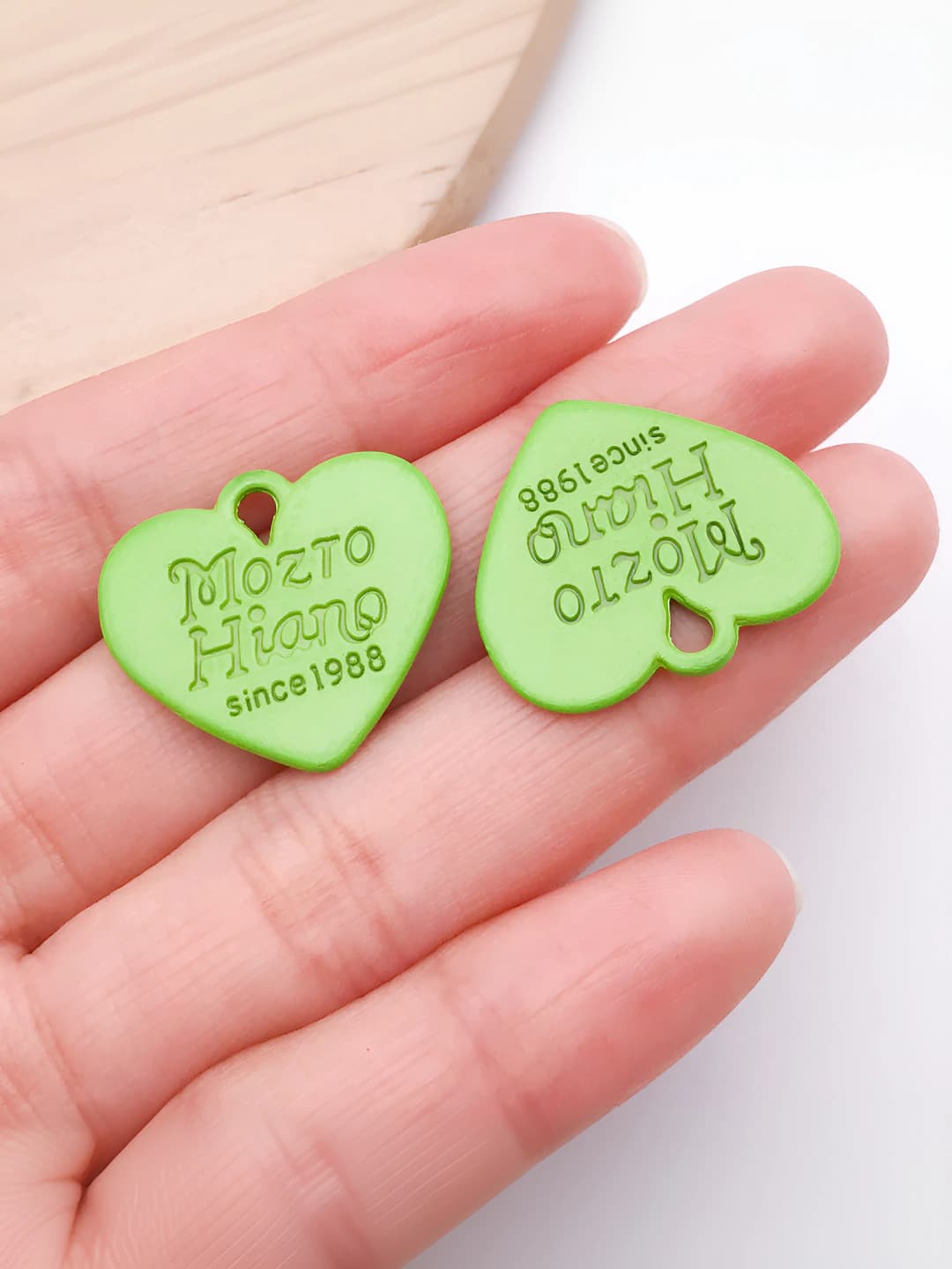 1 шт двустороннее зелёное лаковое сердце 21x23mm-2.6g