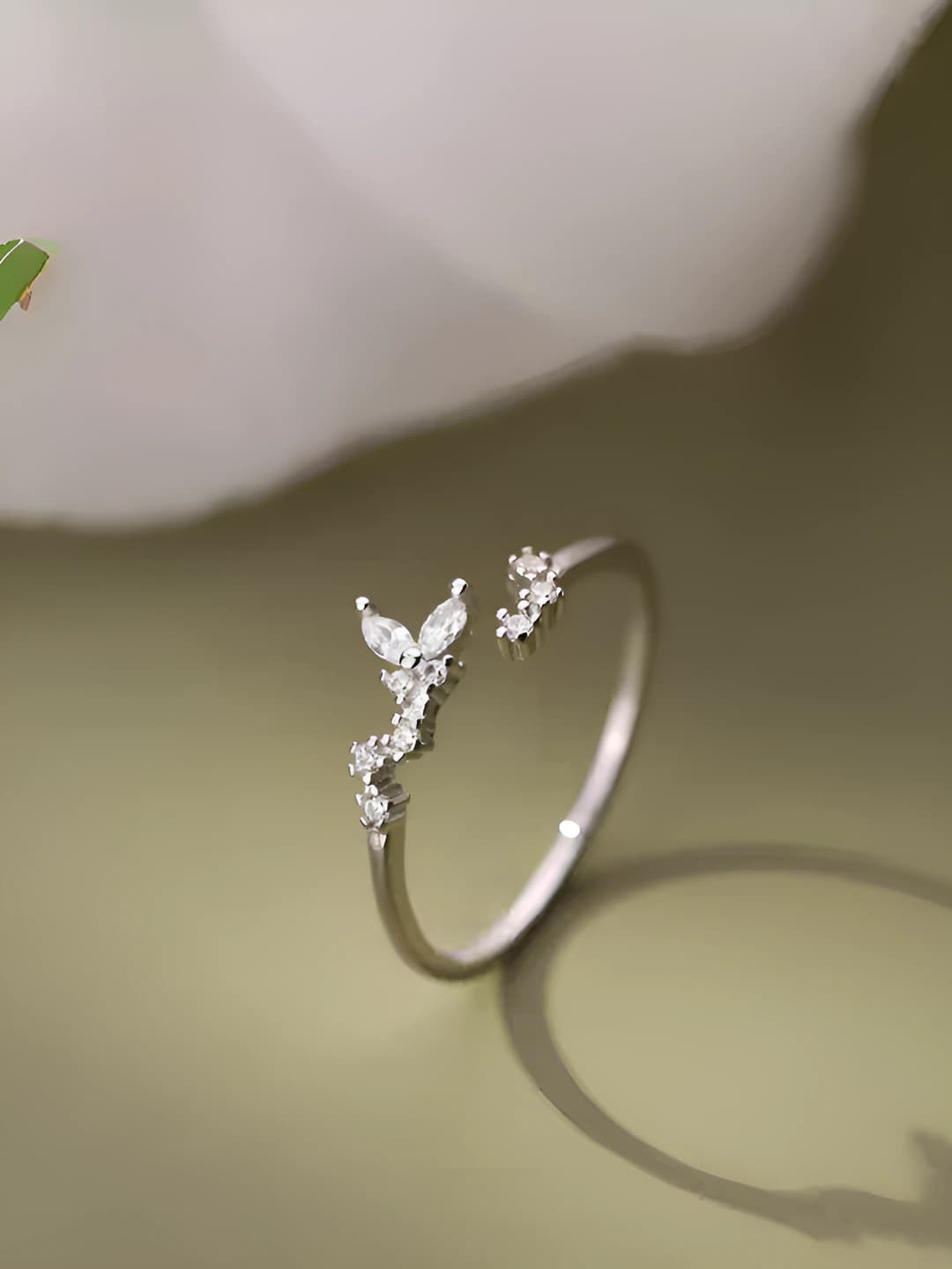 Adjustable butterfly ring for women, sprout and leaf design, light and simple style
