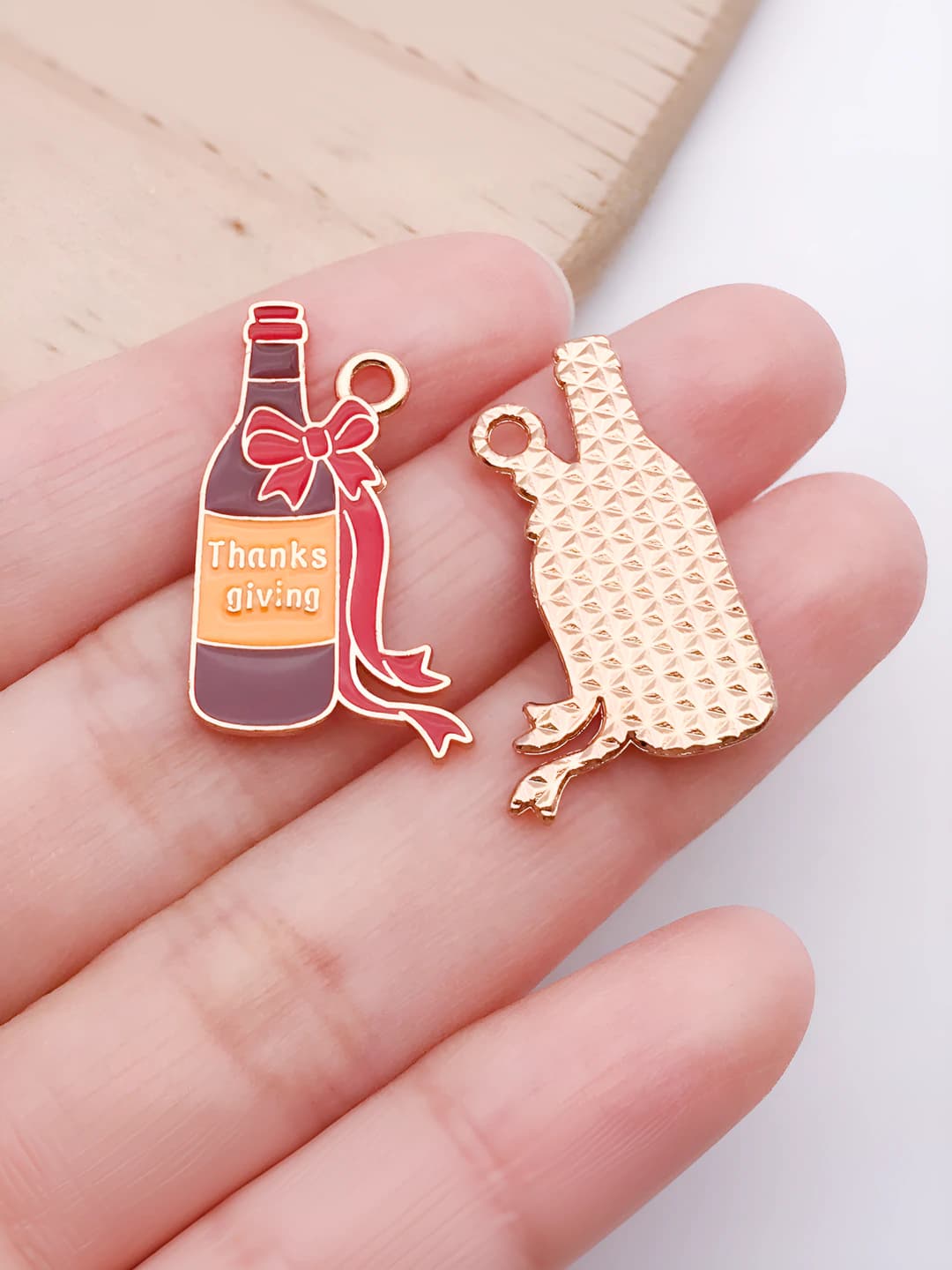 1 pc brown resin, wine bottle, 25.5x16mm-1.3g-25233