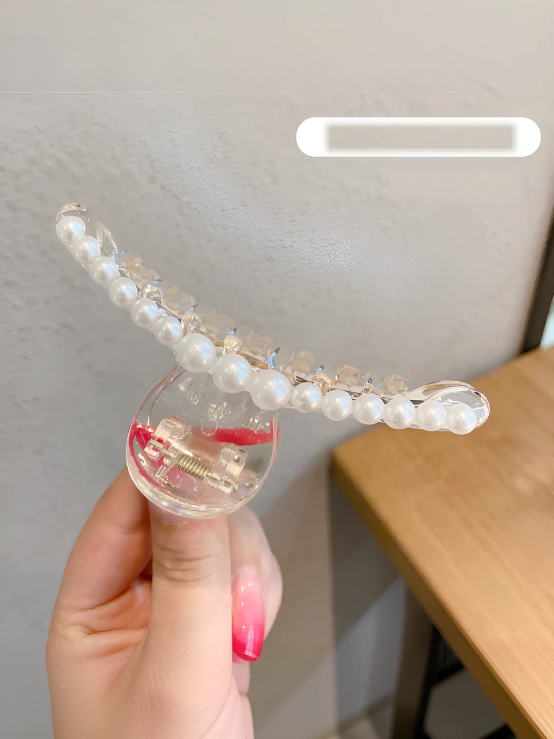 Clear pearl hair clip