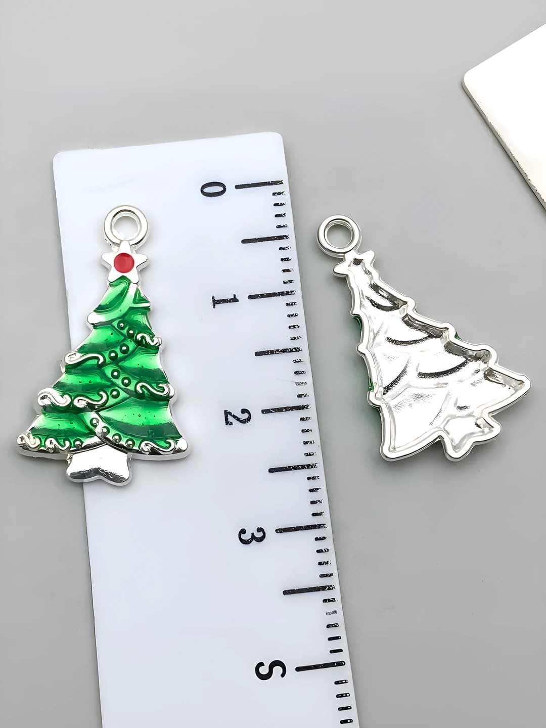Зелёная ёлка 15x24mm-1g