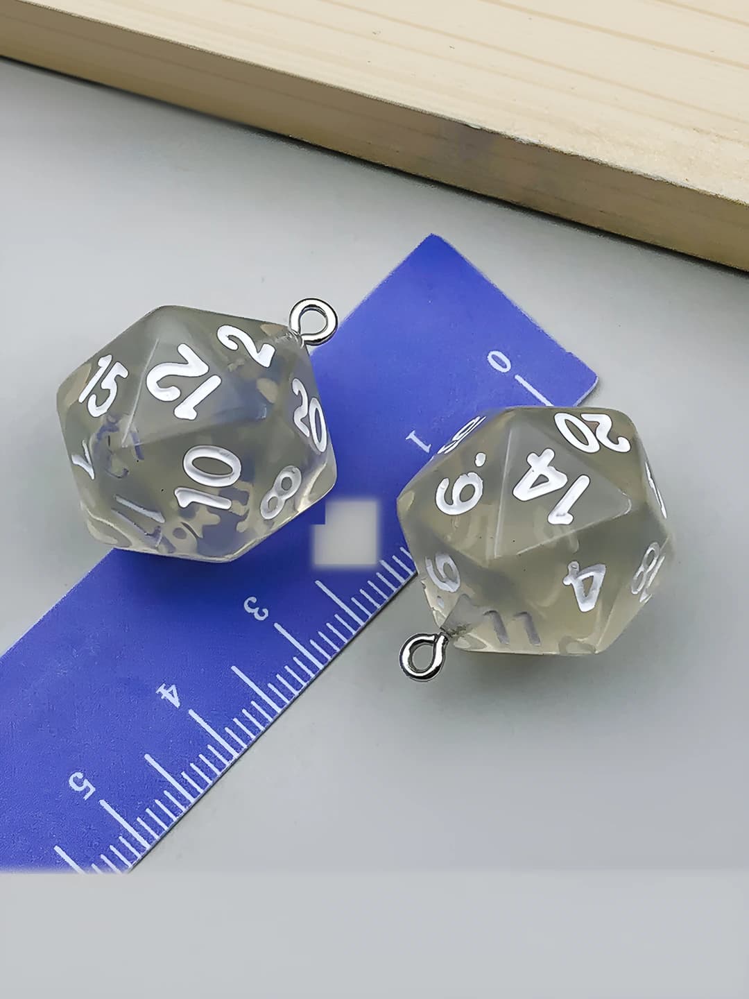 1 шт Прозрачный белый смол 20-гранный кубик 26x20x20mm-5.4g-24198