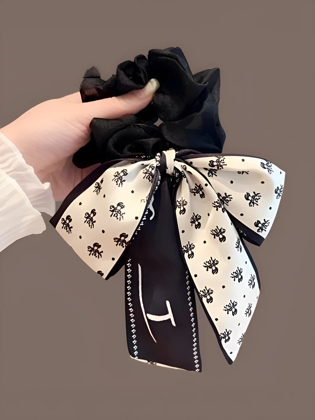 2# Premium black ring ~9 cm ribbon ~18 cm