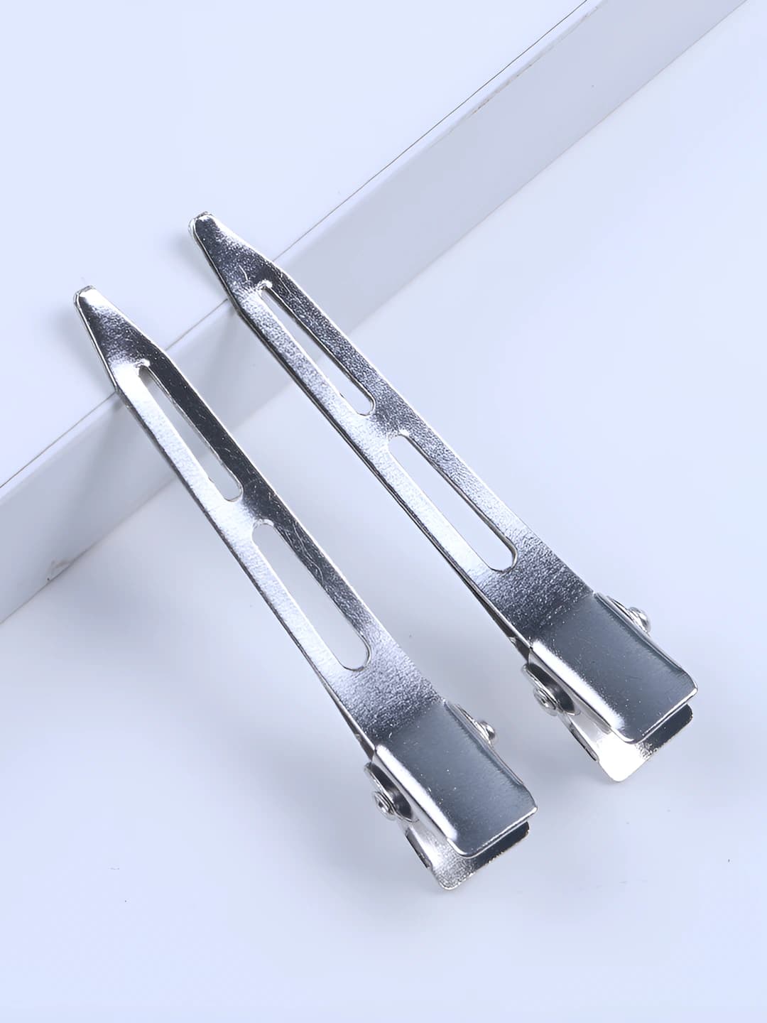 2-hole medium