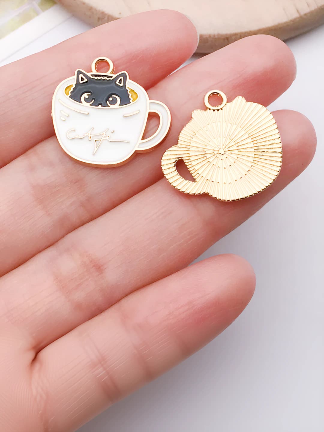 1 pc white kc gold epoxy tea cup black cat 15x14mm-1.3g-16962