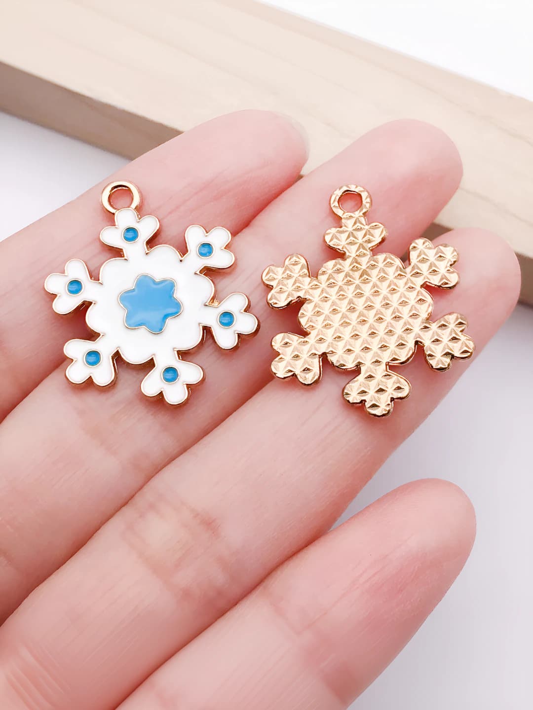 1 pc White, 26x20mm