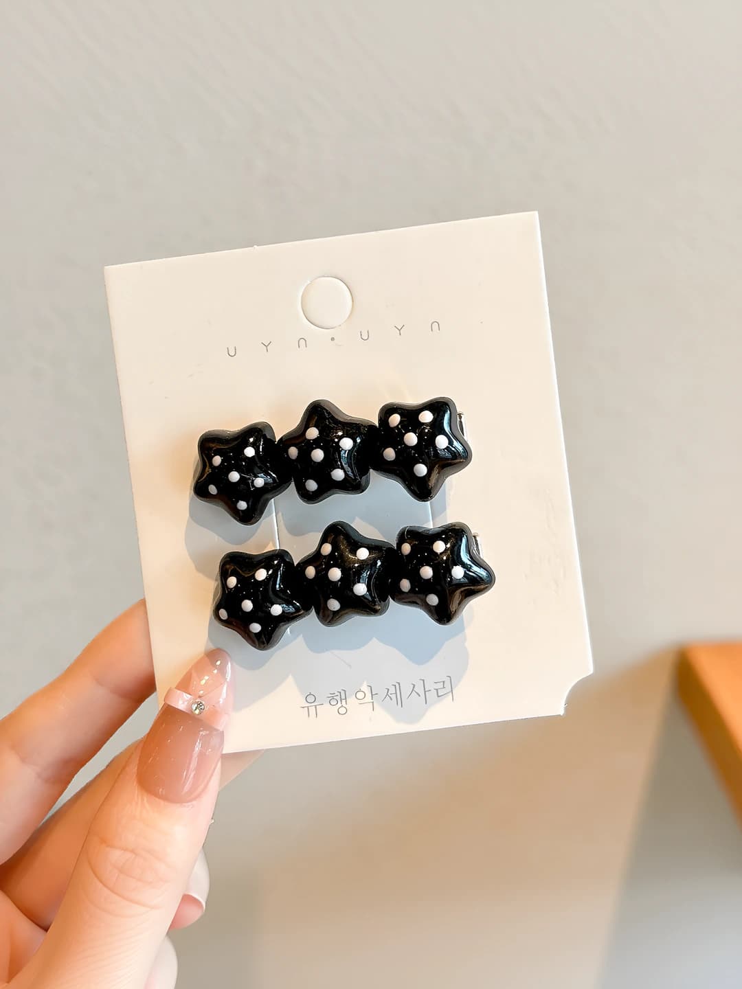 Black star 4.5 cm