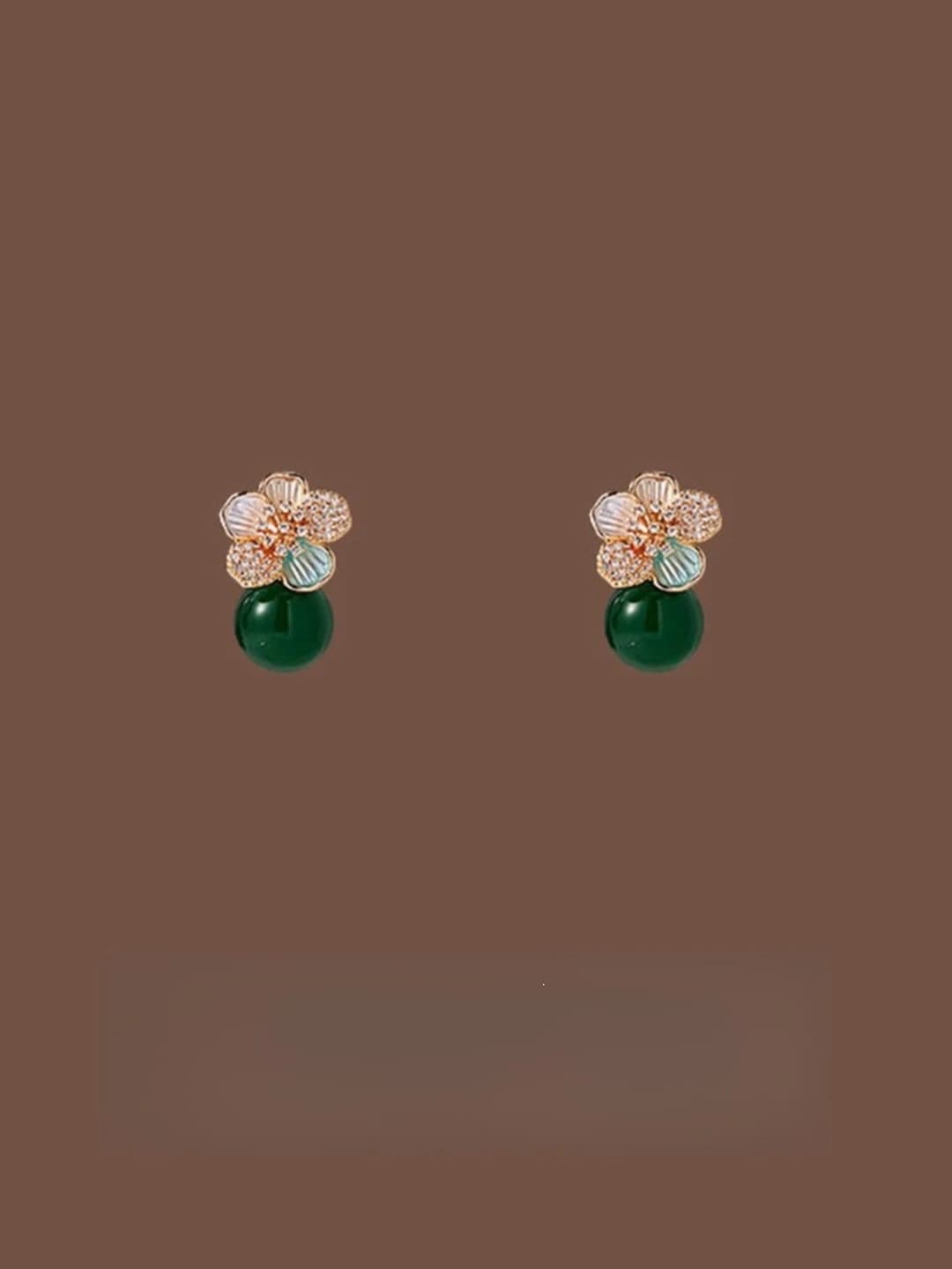 Women's flower stud earrings: Korean style, elegant and simple design element