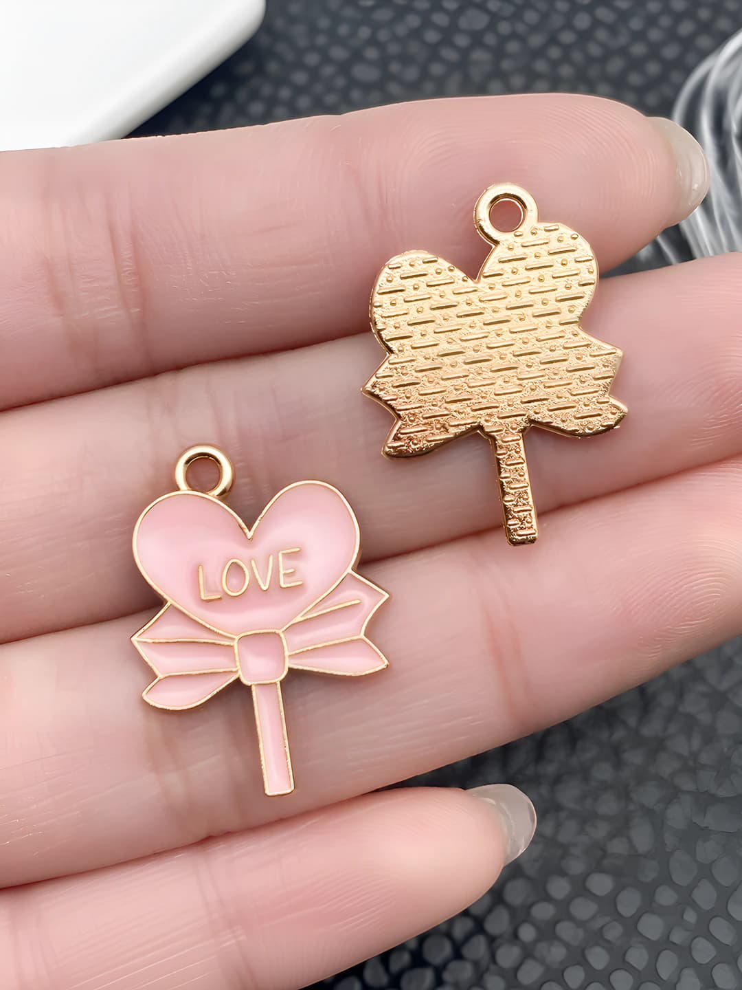 1 pc LOVE bow, 23x17mm, 1g